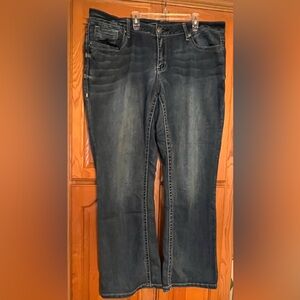 Seven7 jeans, consisted with embellished pockets medium wash color